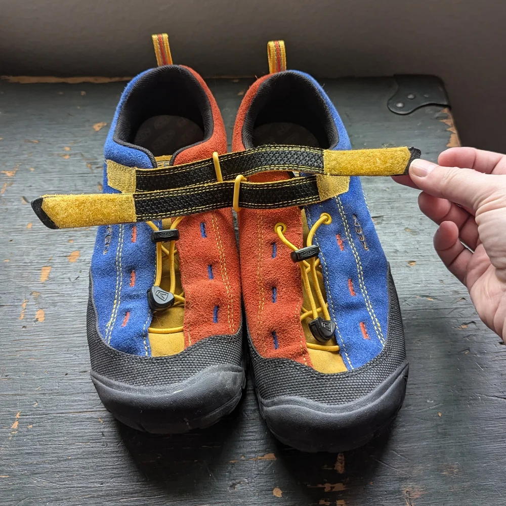 KEEN Jasper Big Kids Size 6 suede sneakers with easy on bungee cinch - Picture 4 of 12